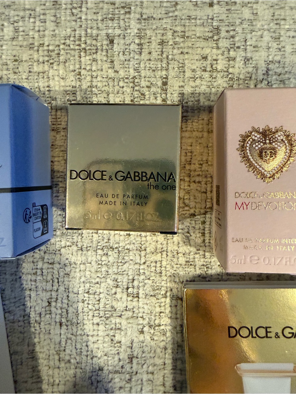 Dolce & Gabbana Makeup Bag, Mini Fragrance and Samples - Picture 10 of 12